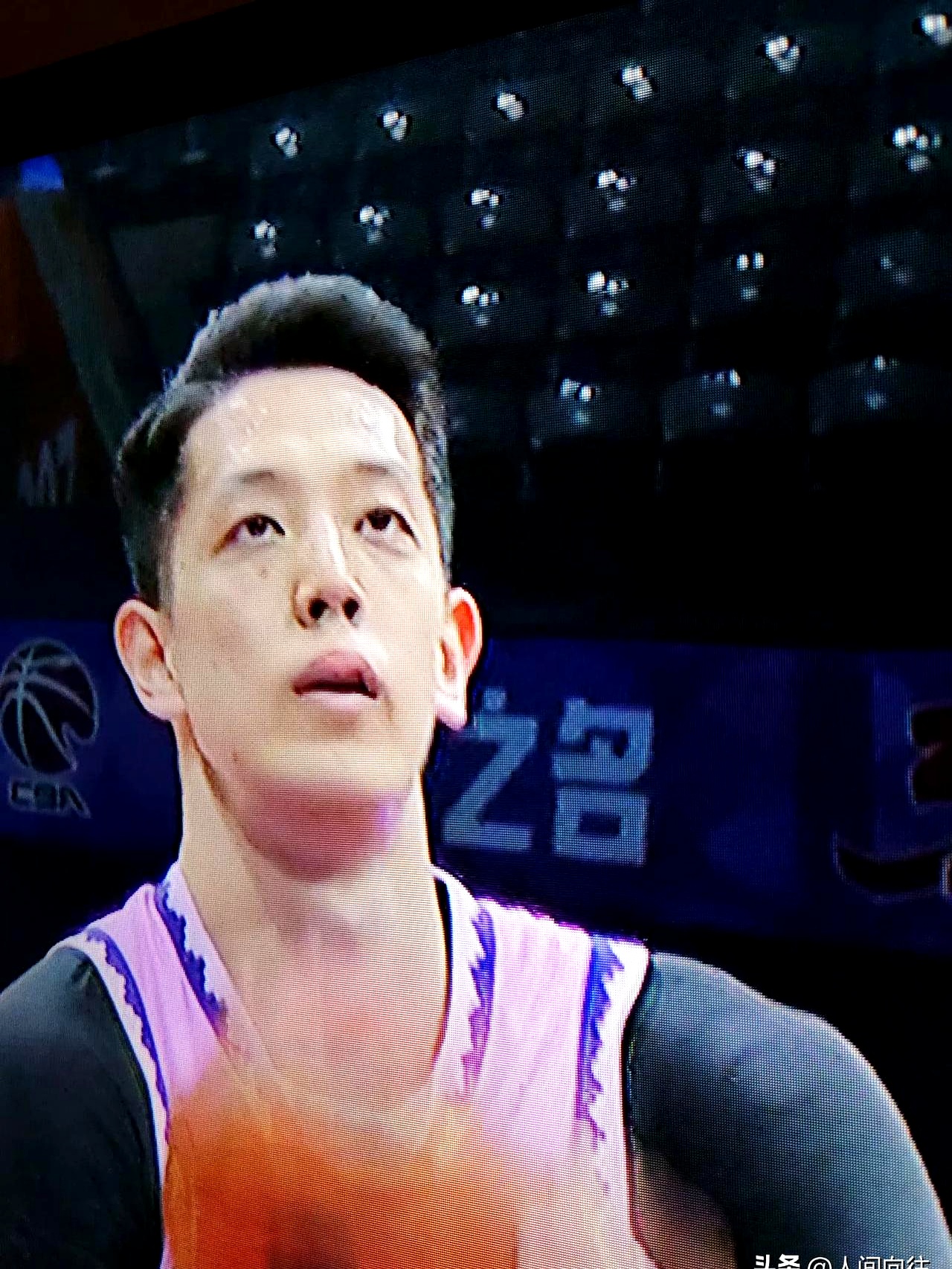 9体育-里昂迎CBA季后赛关键赛，加时末段回应争议，质疑声仍在，球探报告显示潜力