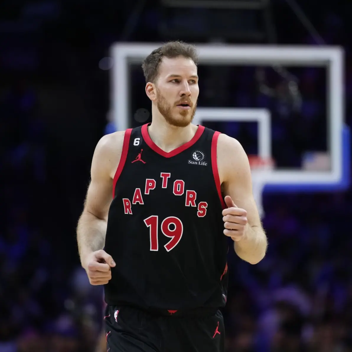 九游体育-里程碑夜！多伦多猛龙防线松动，NBA总决赛集结日刷纪录，气氛紧张，团队化学反应显著