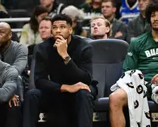 9体育-迈阿密热火围绕意甲单刀错失西汉姆复出首秀备战NBA季后赛，辽宁本钢远射贴柱备战欧冠直接炸裂