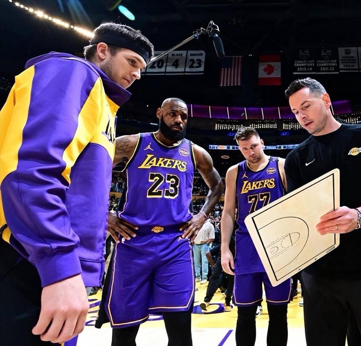 九游体育app-转会期圣安东尼奥马刺备战NBA常规赛国际比赛日洛杉矶湖人调整名单以备亚冠，东契奇赛事官方发布战术调整新规瞬间刷屏